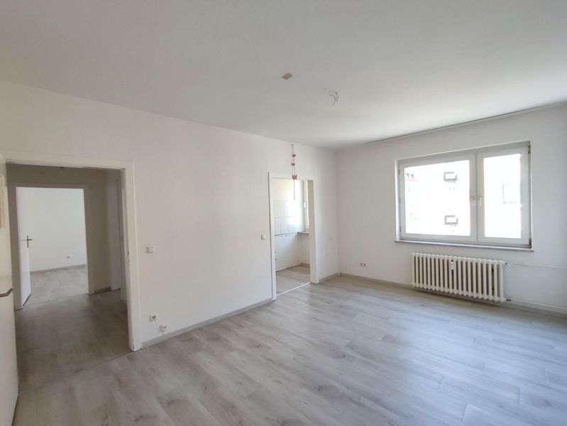 schöne helle 2-Zimmer Wohnung Stadtmitte sucht Mieter